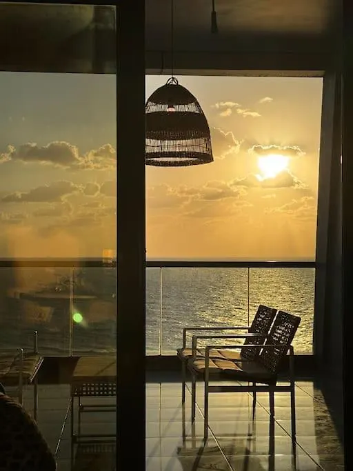شقة فاخرة بإطلالة بحرية كاملة-1